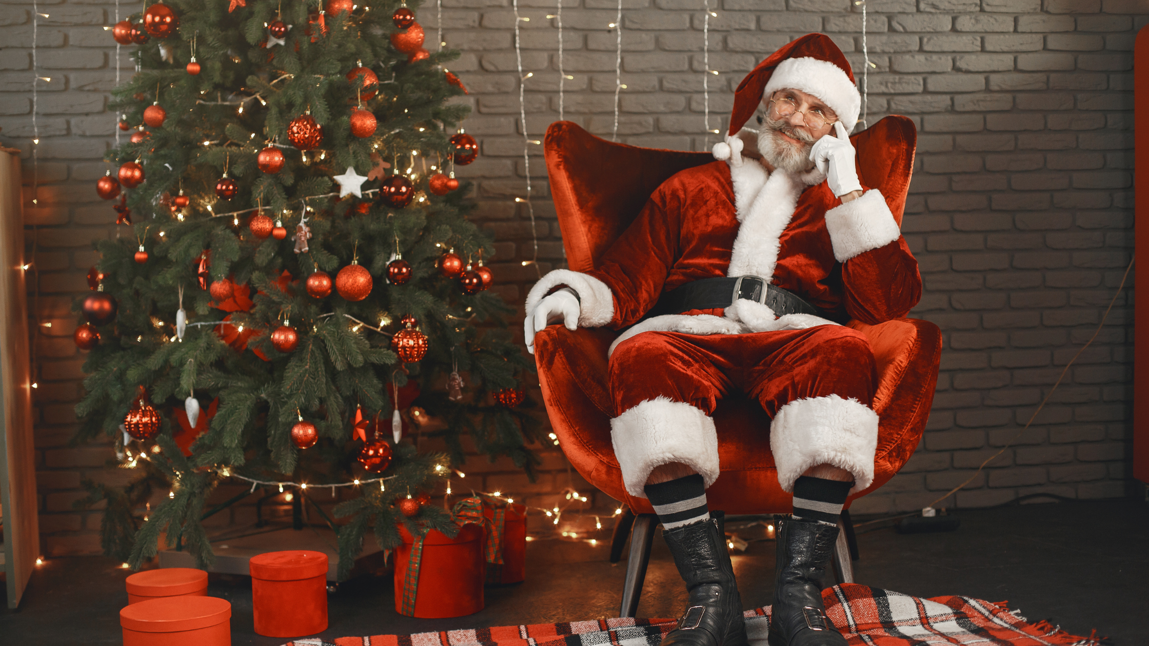 Strategic Santa: Why Planning Christmas Expenses Now is the Key to a Stress-Free Holiday Season